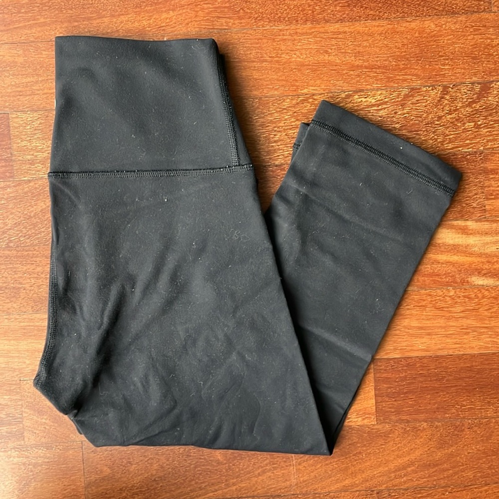 Lululemon black capris